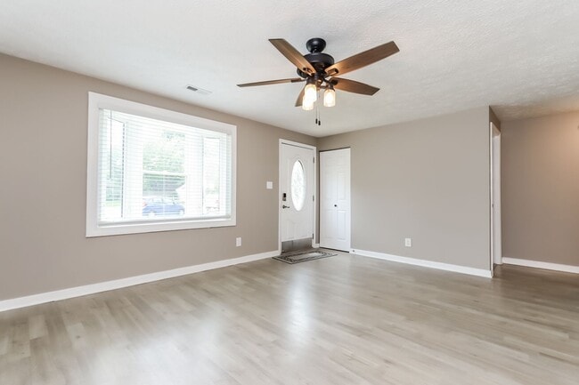 Building Photo - 531 Ashwood Dr