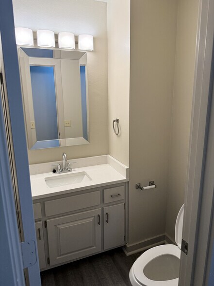 Building Photo - 507 W Briarbrook Ln