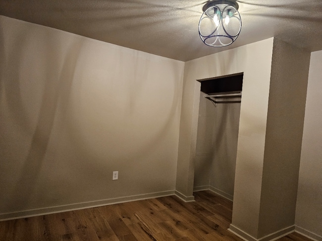 Building Photo - 704 NE Front St