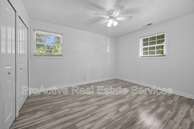 Building Photo - 107 Beazley Dr