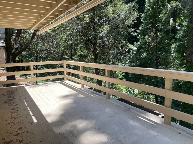 Building Photo - 3 bedroom 3 bath in Crestline.