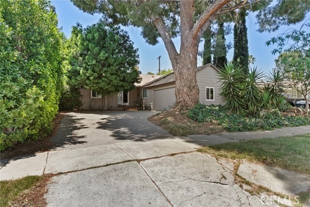 Building Photo - 6711 Rhea Ave