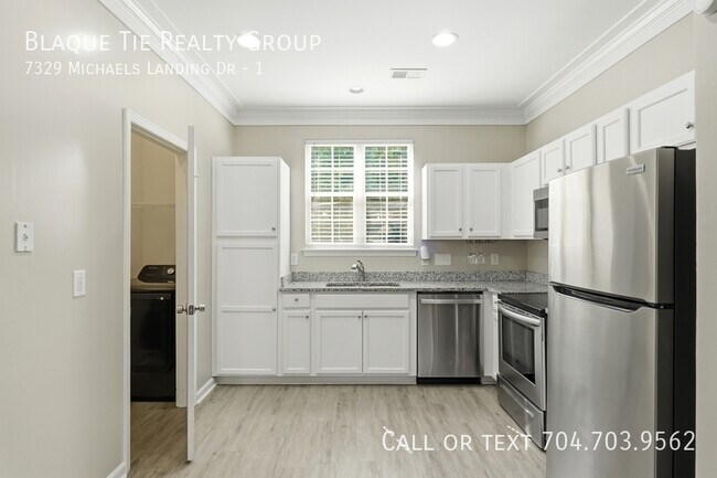 Building Photo - 7329 Michaels Landing Dr