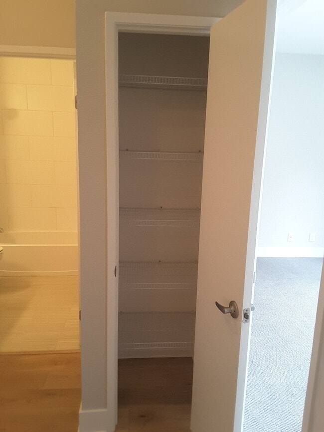 Building Photo - Newly Remodeled Condo Unit - Pet Friendly