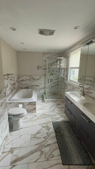 Building Photo - 1000 Memorial Dr