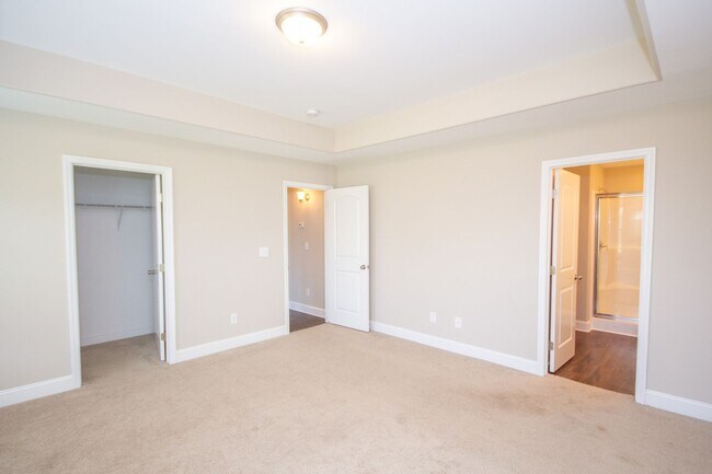 Building Photo - Spacious Full Brick in Athens City Limits!...