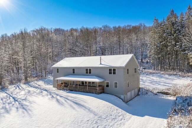 Building Photo - 1724 Calhoun Hill Rd