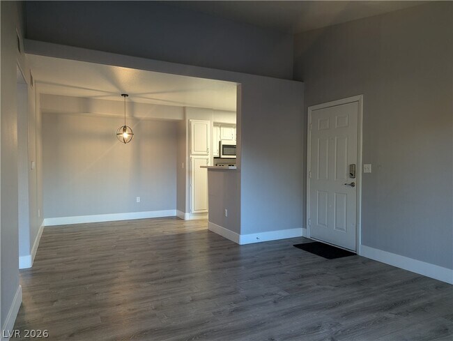 Building Photo - 555 E Silverado Ranch Blvd
