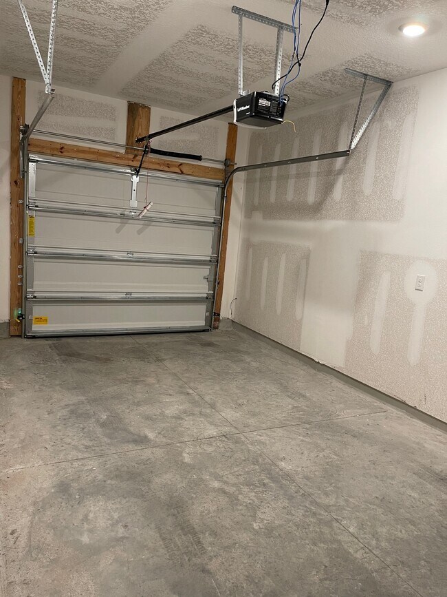 Building Photo - 1630 Iroquois Ct