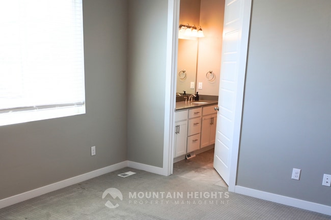 Building Photo - 3977 W Penstemon Wy