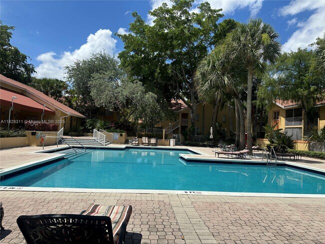 Building Photo - 906 Coral Club Dr