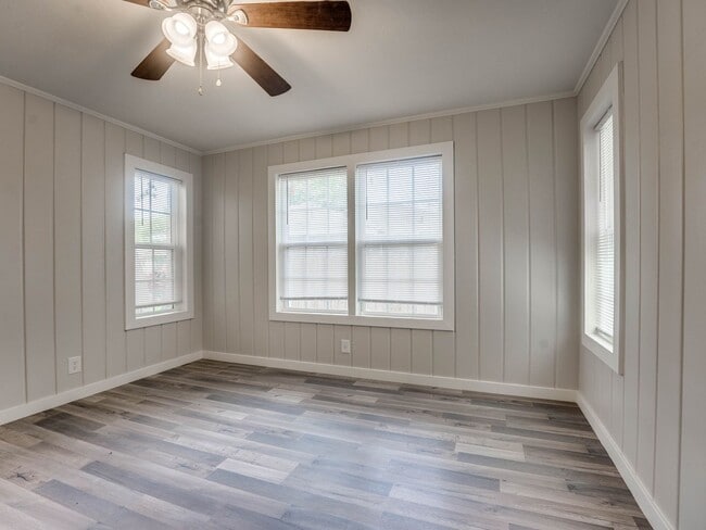 Building Photo - 3 bed, 2 bath home in Shawnee!