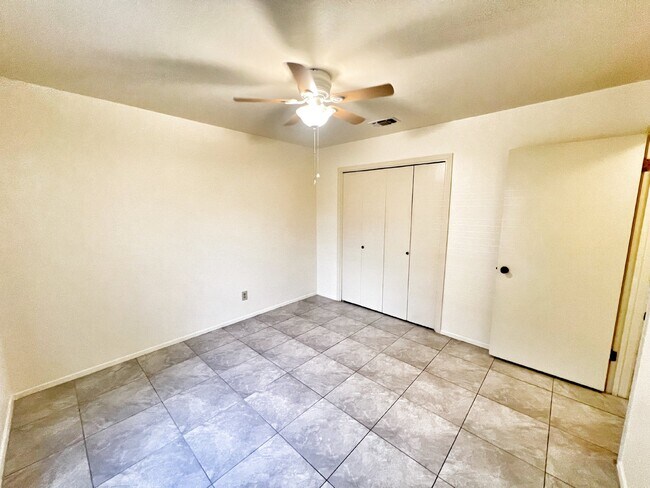 Building Photo - Adorable 2-Bedroom Duplex Just Minutes from Downtown New Braunfels!