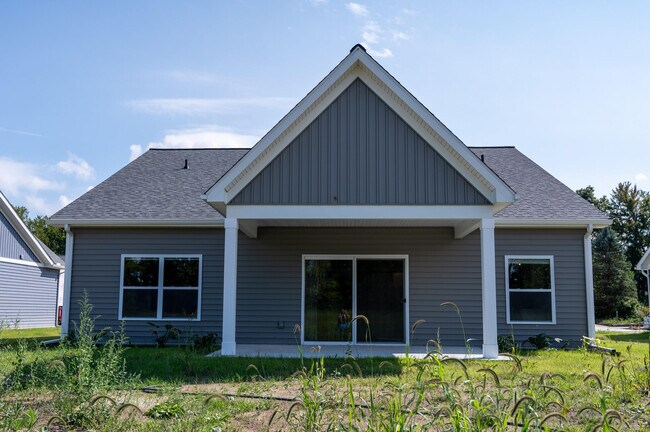 Building Photo - 8463 Oak Shade Cir