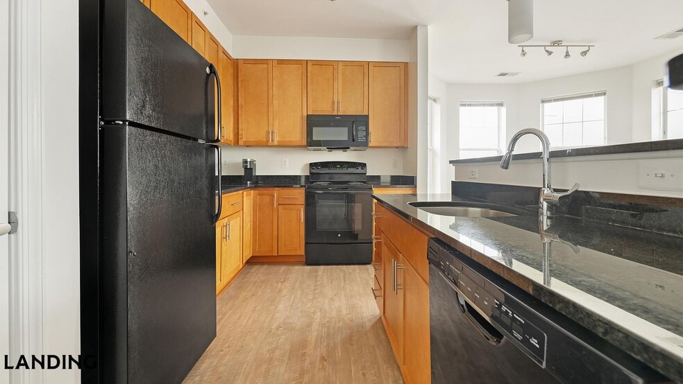 Building Photo - 909 Mansion Dr