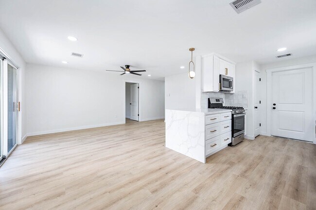Building Photo - 5730 Alvarado Dr