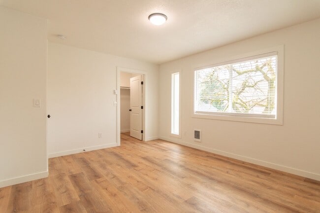 Building Photo - 506-510 SE 46th Ave
