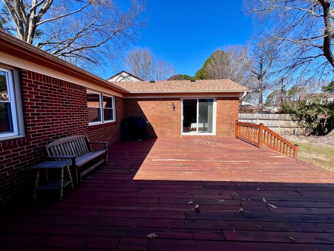 Building Photo - Beautiful Brick Ranch in the Stratford Cha...