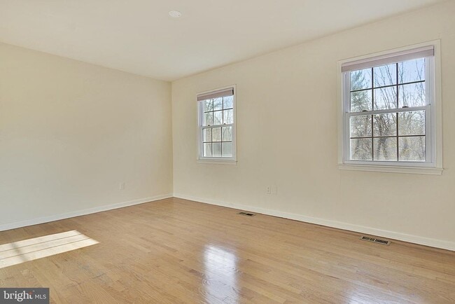 Building Photo - 10121 Donegal Ct