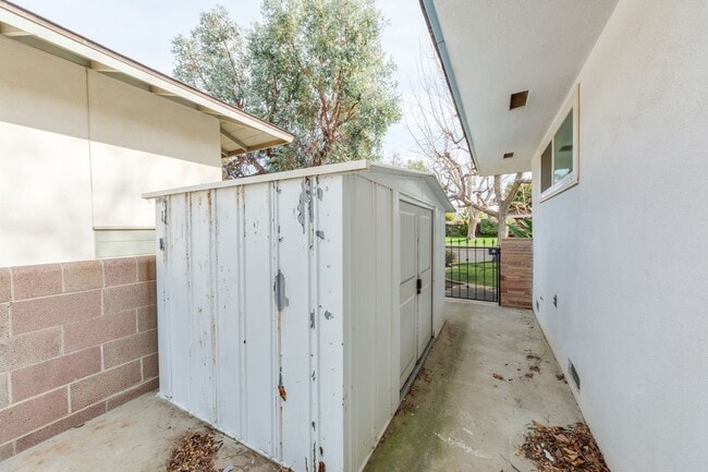 Building Photo - Lovely 3 bedroom Home!