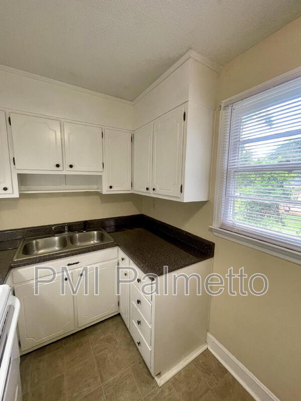 Building Photo - 3209 Wilmot Ave