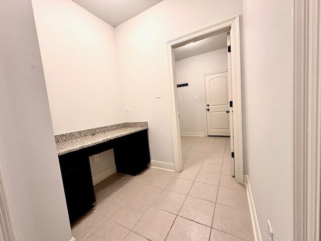 Building Photo - 101 Lexi Falls Ln