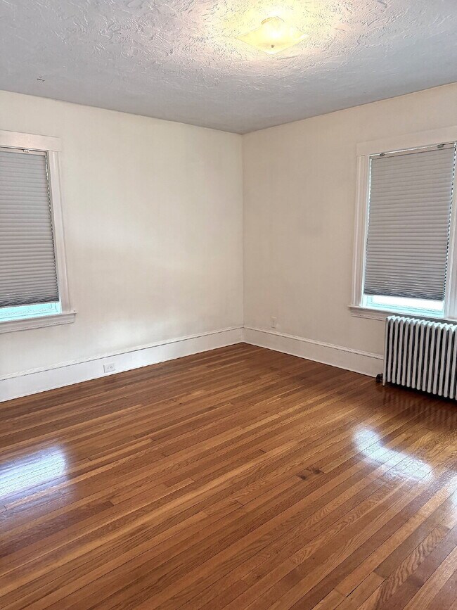 Building Photo - Charming 3-Bedroom Haven in prime Milton neighborhood!