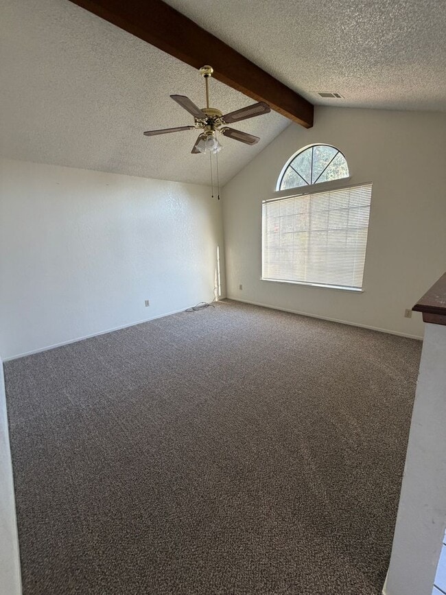 Building Photo - 1635 E Eastbrook Ave