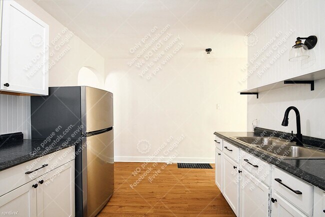 Building Photo - 1 br, 1 bath Duplex - 804 N Denny St