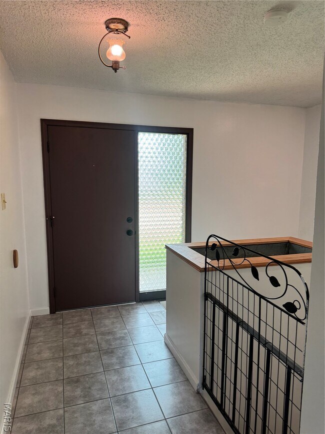 Building Photo - 7 Armitage Dr