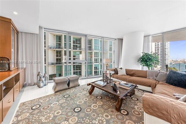 Building Photo - 300 Biscayne Blvd Way