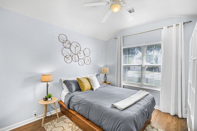 Building Photo - 904 Melted Candle Cove