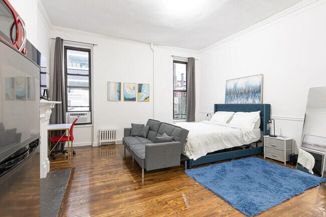 Building Photo - 150 E 46th St