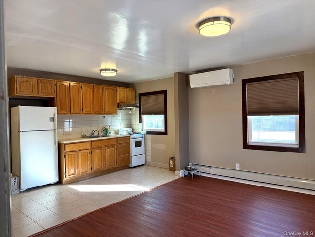 Building Photo - 42-47-47 194th St