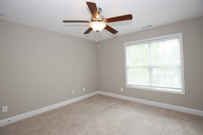 Building Photo - Beautiful home in Gated Community of Woodlake