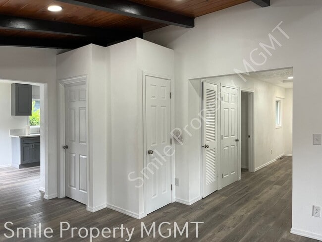Building Photo - 3-bedroom One Level Single House in SE Por...