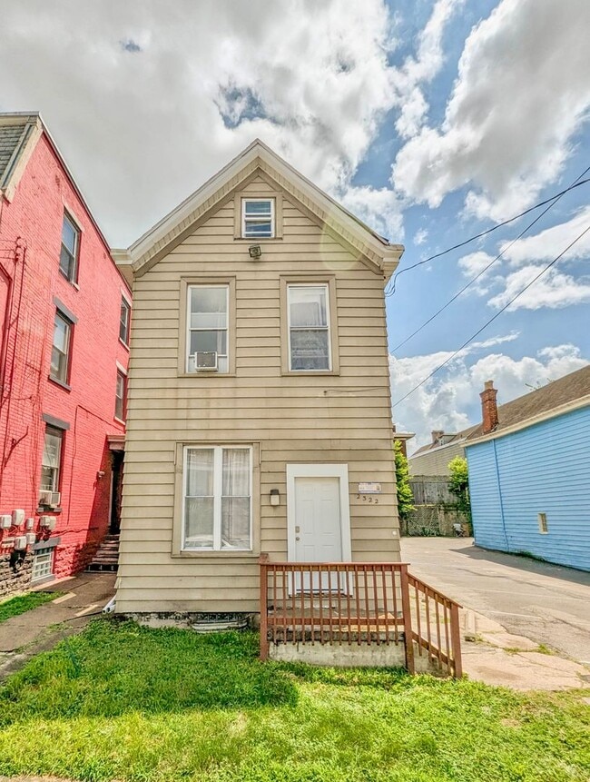 Building Photo - 2322 Stratford Ave