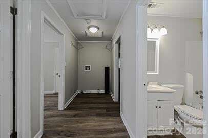 Building Photo - 2649 Roslyn Ave