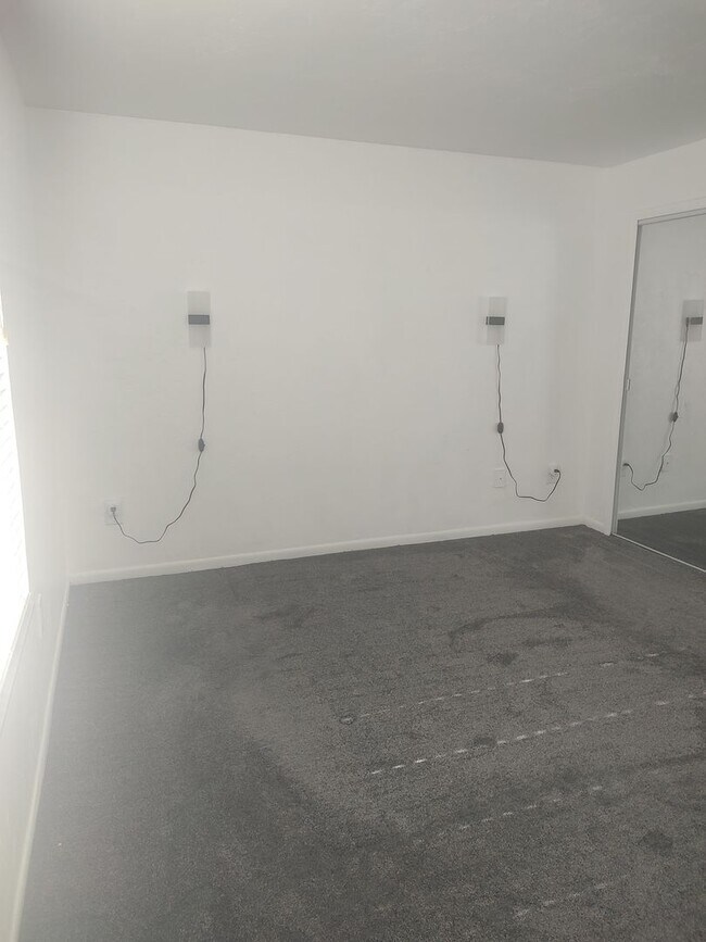 Building Photo - 12201 Sandalwood Dr