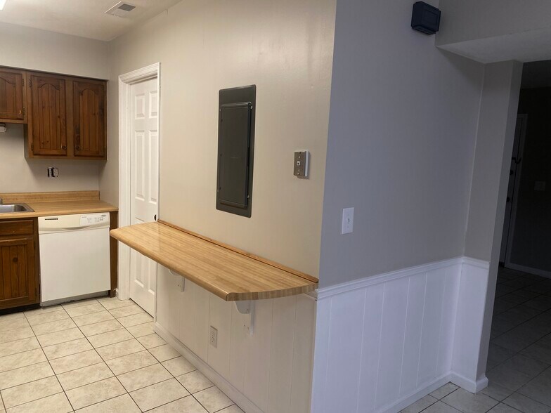 Building Photo - 3400 Maxon Rd