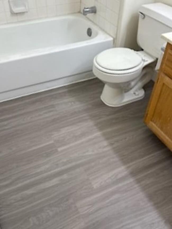 Building Photo - *NEW APPLIANCES*NEW FLOORING*LAKEVIEW CONDOS