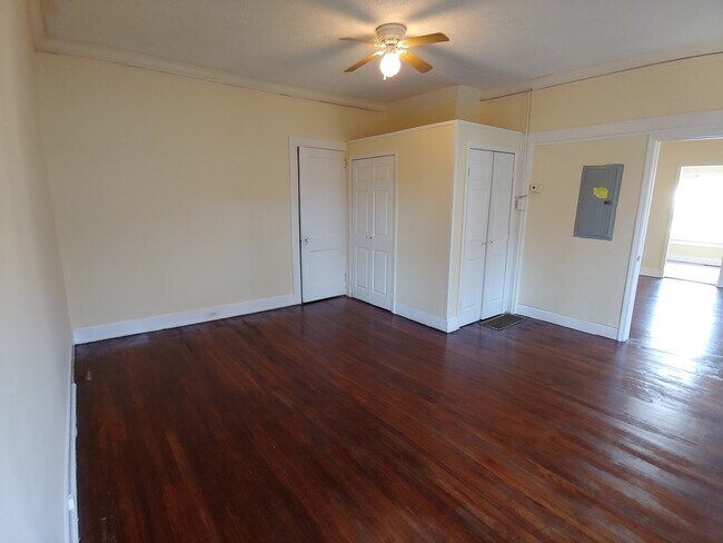 Building Photo - 980 Harte Dr SW