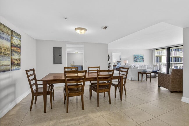 Building Photo - 3000 N Ocean Dr