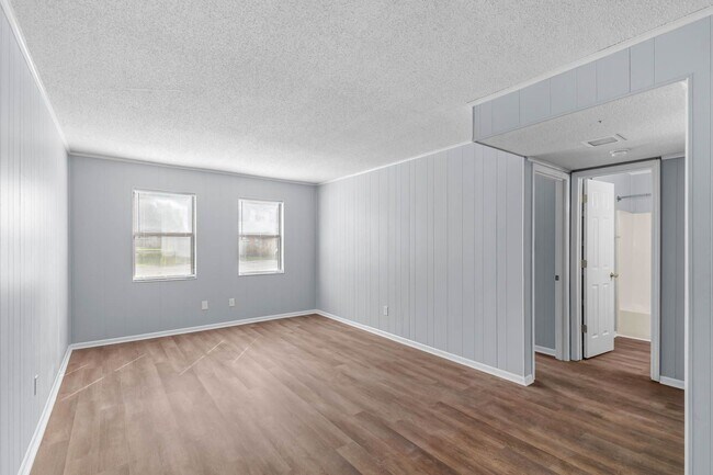 Building Photo - 107 Ravenwood Dr
