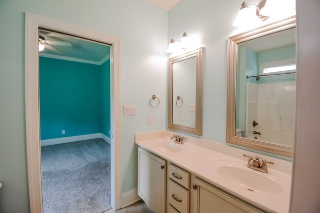 Building Photo - 4 Bedroom 2.5 Bathroom- Small Dogs Considered
