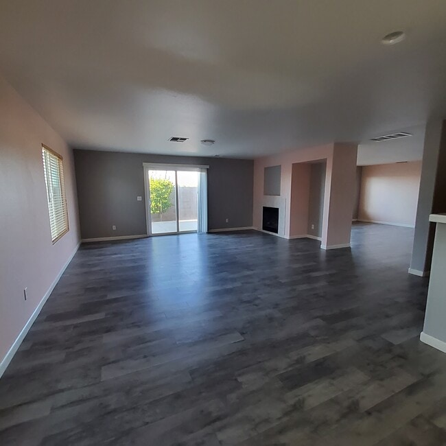 Building Photo - 1560 Maryclair Dr
