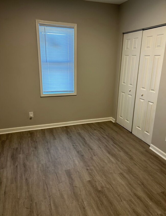 Building Photo - Beautifully Renovated 3 bedroom house!