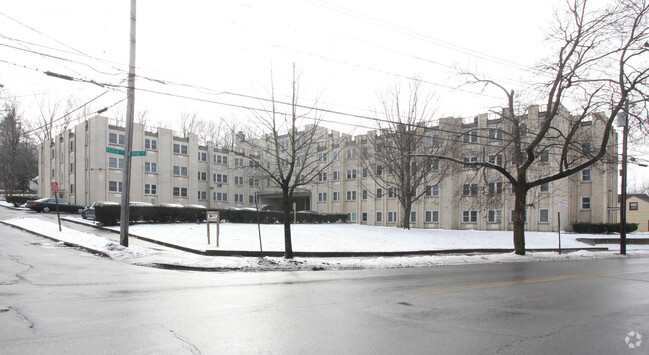 Primary Photo - Windsor Oaks Apartments