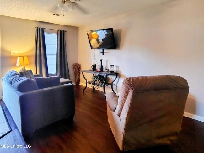 Building Photo - 5080 Gautier Vancleave Rd