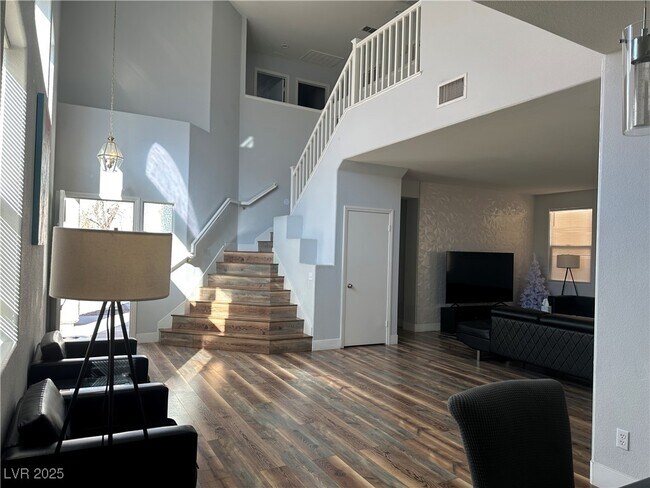 Building Photo - 8901 Kingswood Dr